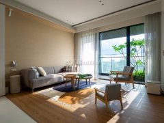 <strong>面采用便利擦洗的钢化玻璃或者高吸塑板</strong>